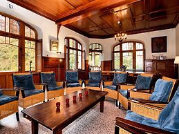 Beautiful Castle House in Spa With Spacious Garden