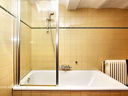 Beautiful Castle House in Spa With Spacious Garden