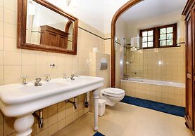 Beautiful Castle House in Spa With Spacious Garden