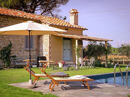 4 Person Villa with Private Swimming Pool & Garden in Lovely Surroundi