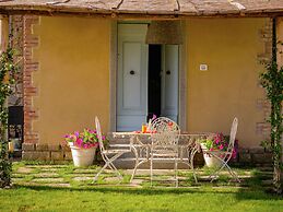 4 Person Villa with Private Swimming Pool & Garden in Lovely Surroundi