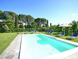 Belvilla by OYO Balmy Villa in Cortona With Pool