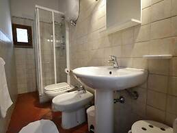 Belvilla by OYO Balmy Villa in Cortona With Pool