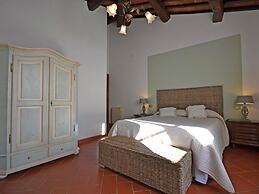 Belvilla by OYO Balmy Villa in Cortona With Pool