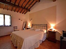 Belvilla by OYO Balmy Villa in Cortona With Pool