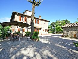 Belvilla by OYO Balmy Villa in Cortona With Pool