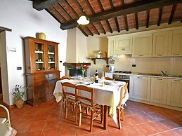 Belvilla by OYO Balmy Villa in Cortona With Pool