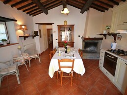 Belvilla by OYO Balmy Villa in Cortona With Pool