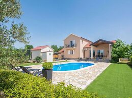 Peaceful Home in Policnik