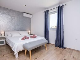 Peaceful Home in Policnik