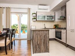 Peaceful Home in Policnik