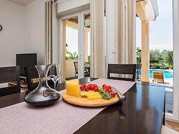 Peaceful Home in Policnik
