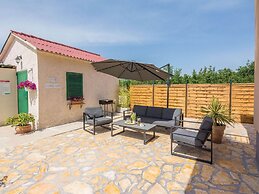 Peaceful Home in Policnik