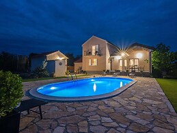 Peaceful Home in Policnik