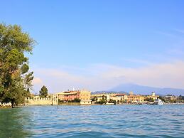 Belvilla by OYO Sole del Garda Quinto Sette