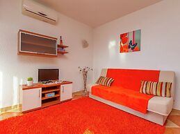 Luring Apartment in Dramalj with Hot Tub