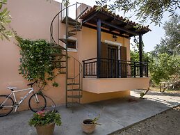 Snug Holiday Home in Pagkalohori