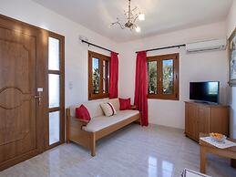 Snug Holiday Home in Pagkalohori