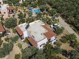 Snug Holiday Home in Pagkalohori