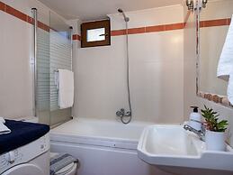 Snug Holiday Home in Pagkalohori