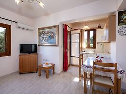 Snug Holiday Home in Pagkalohori