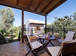 Snug Holiday Home in Pagkalohori