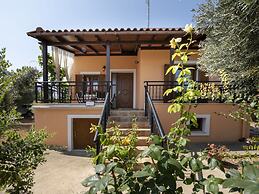 Snug Holiday Home in Pagkalohori