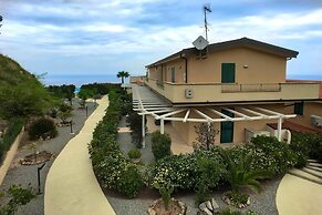 Belvilla by Oyo Chic Apartment in Parghelia Italy