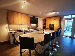 Luxurious Holiday Home in Hamoir With Terrace