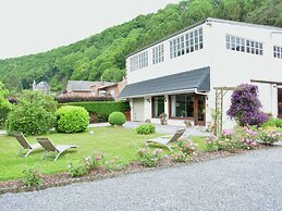 Luxurious Holiday Home in Hamoir With Terrace