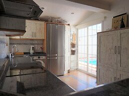 Villa in L'alfs del Pi With hot tub