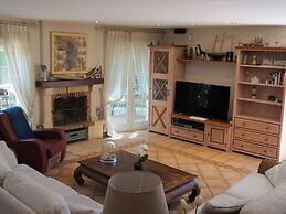 Villa in L'alfs del Pi With hot tub