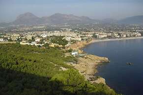 Villa in L'alfs del Pi With hot tub