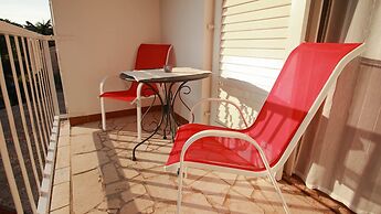 Nice House Apartment With Balcony