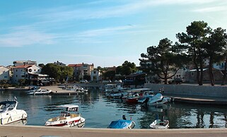 Nice House Apartment With Balcony