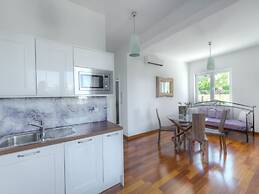 Apartment in Murter With Swimming Pool