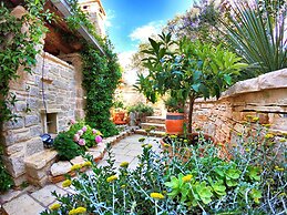 Apartment in Murter With Swimming Pool