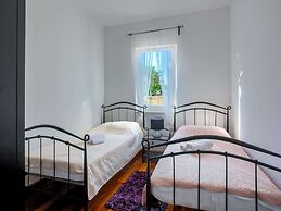 Apartment in Murter With Swimming Pool