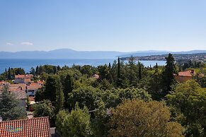 Apartment With Terrace, Sea View, Pool & Outdoor Kitchen