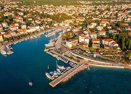 Apartment With Terrace, Sea View, Pool & Outdoor Kitchen
