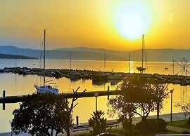 Apartment With Terrace, Sea View, Pool & Outdoor Kitchen