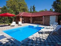Apartment With Terrace, Sea View, Pool & Outdoor Kitchen