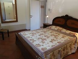 Snug Holiday Home in Castagneto Carducci near Thermal Bath