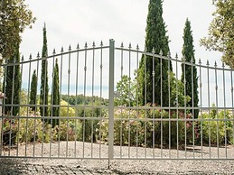 Snug Holiday Home in Castagneto Carducci near Thermal Bath