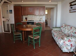 Snug Holiday Home in Castagneto Carducci near Thermal Bath
