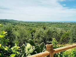 Snug Holiday Home in Castagneto Carducci near Thermal Bath