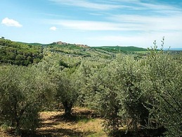 Snug Holiday Home in Castagneto Carducci near Thermal Bath