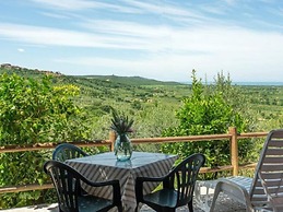 Snug Holiday Home in Castagneto Carducci near Thermal Bath
