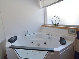 Lovely Modern Cottage With Sauna, Bubble Baths and Even a Beach on the