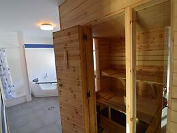 Lovely Modern Cottage With Sauna, Bubble Baths and Even a Beach on the